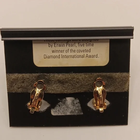 Vintage ErwinPearl faux pearl and Crystal Stud Clip- on Gold-toned Earrings - Picture 9 of 9